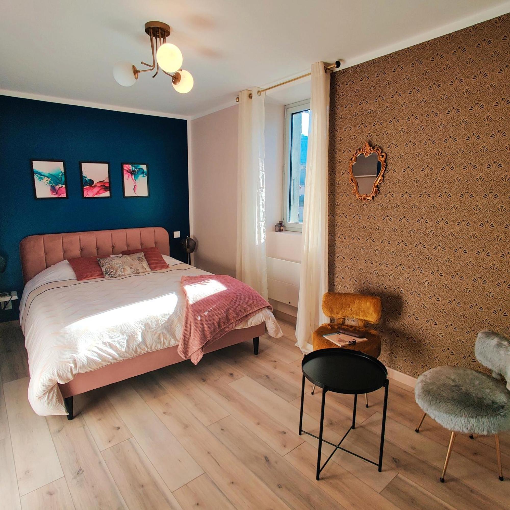 Au Coin Du Chemin Otel Chambéry Oda fotoğraf