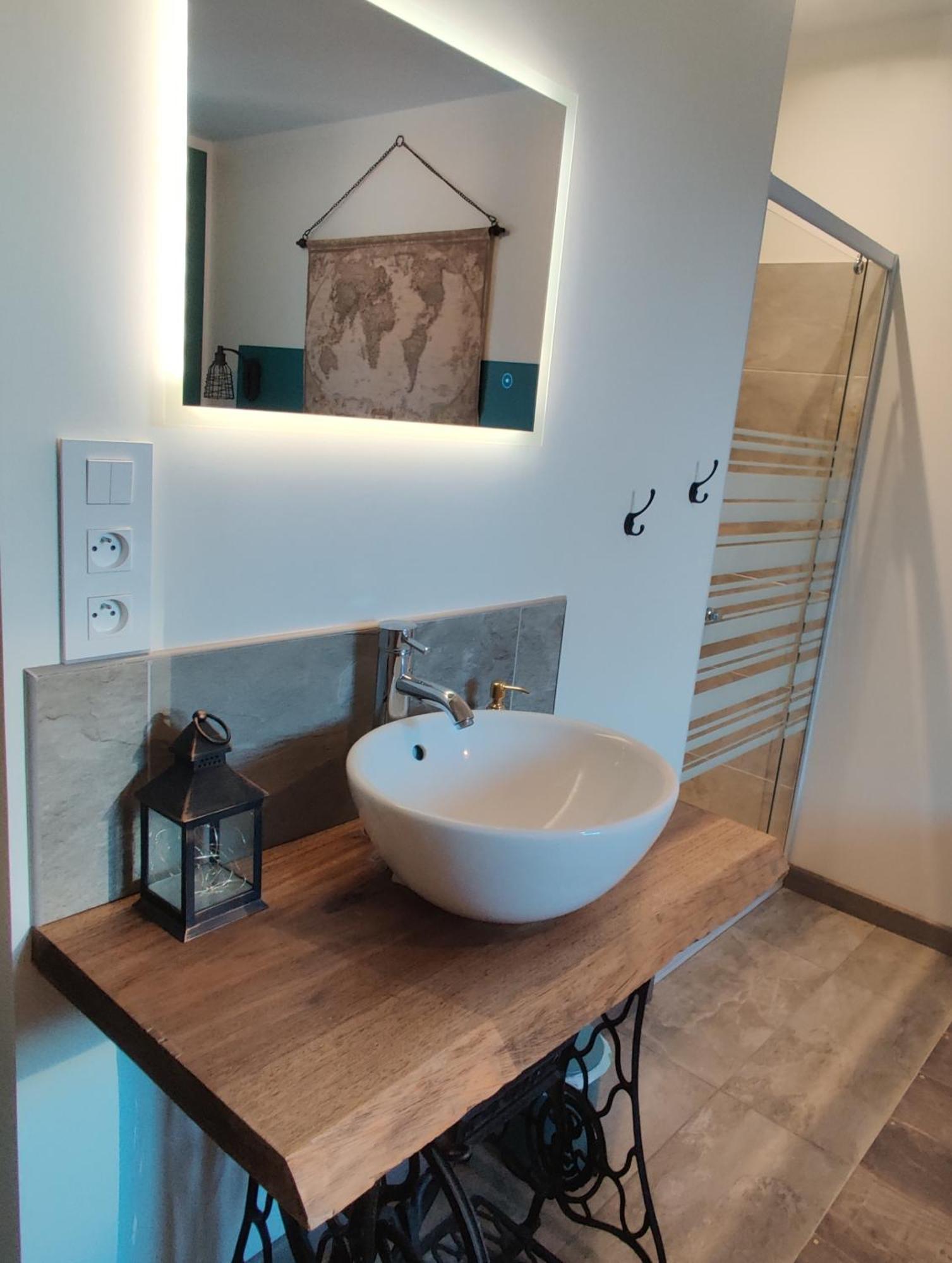 Au Coin Du Chemin Otel Chambéry Oda fotoğraf
