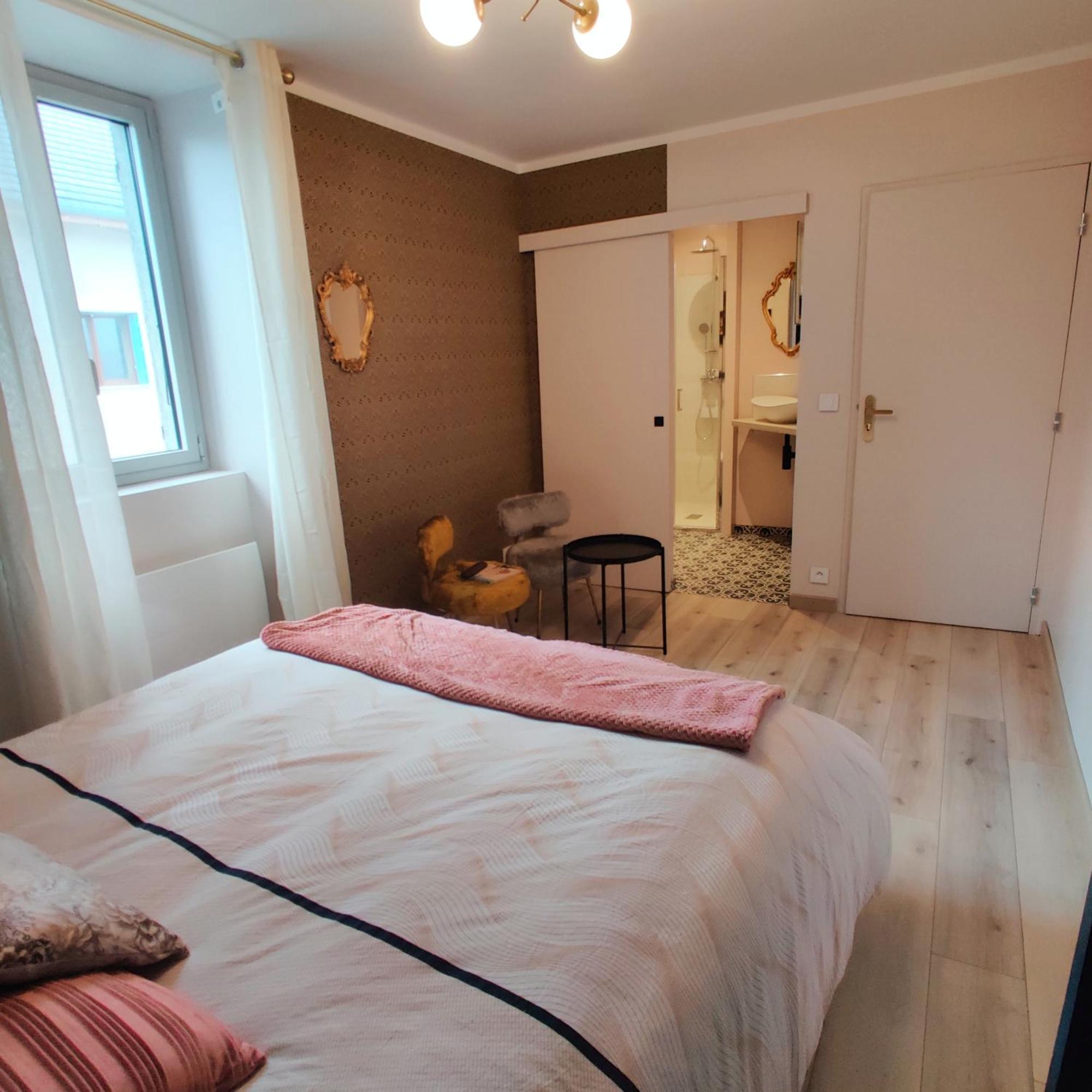 Au Coin Du Chemin Otel Chambéry Oda fotoğraf